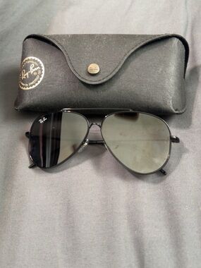 Ray-Ban Aviator Sunglasses in Black with Grey Lenses